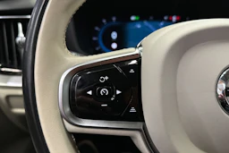 musta Volvo V60 Cross Country 2023 kuva 23.