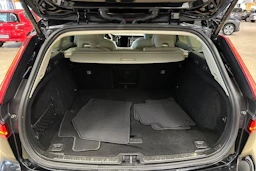 musta Volvo V60 Cross Country 2023 kuva 26.