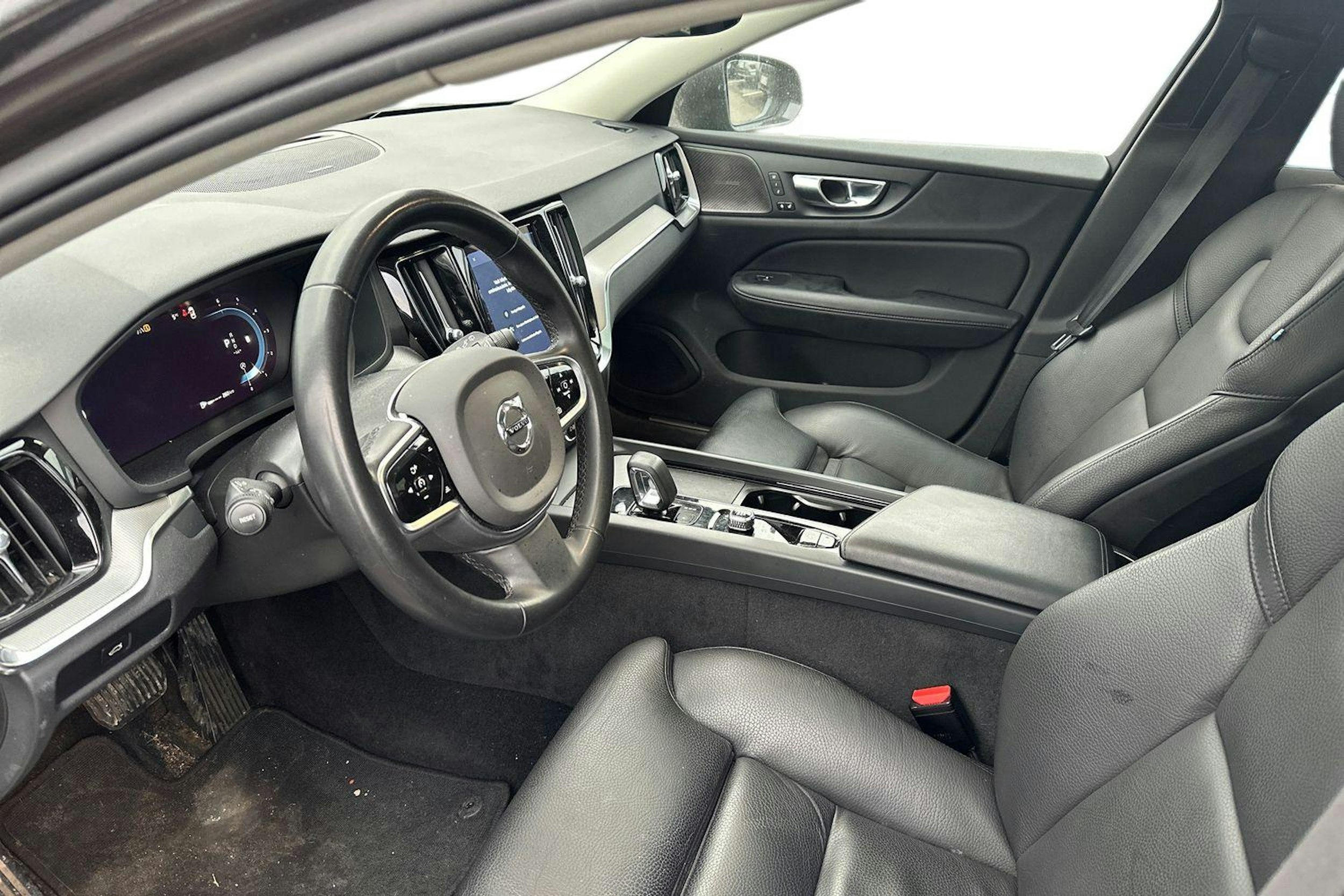 harmaa Volvo V60 Cross Country 2023 kuva 3.