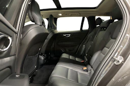 harmaa Volvo V60 Cross Country 2023 kuva 8.