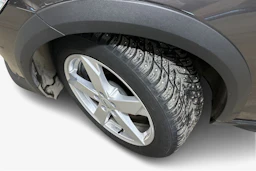 harmaa Volvo V60 Cross Country 2023 kuva 9.