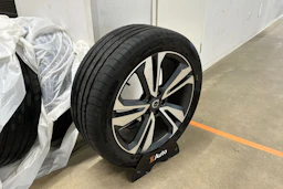 harmaa Volvo V60 Cross Country 2023 kuva 10.
