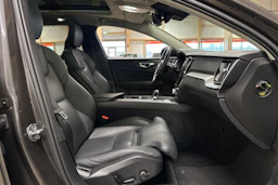 harmaa Volvo V60 Cross Country 2023 kuva 11.