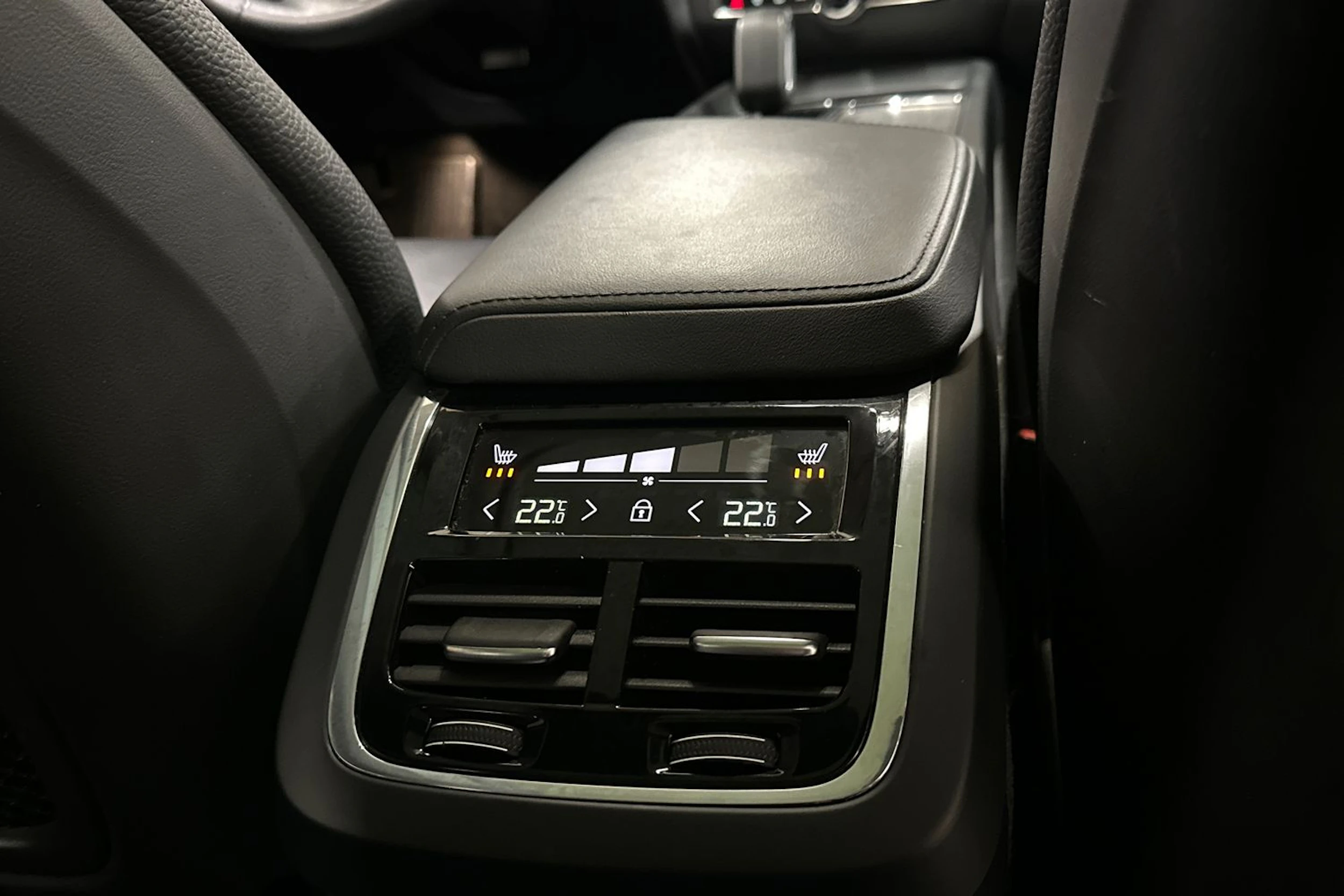 harmaa Volvo V60 Cross Country 2023 kuva 13.
