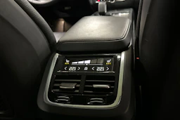 harmaa Volvo V60 Cross Country 2023 kuva 13.