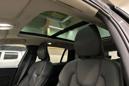 harmaa Volvo V60 Cross Country 2023 kuva 15.