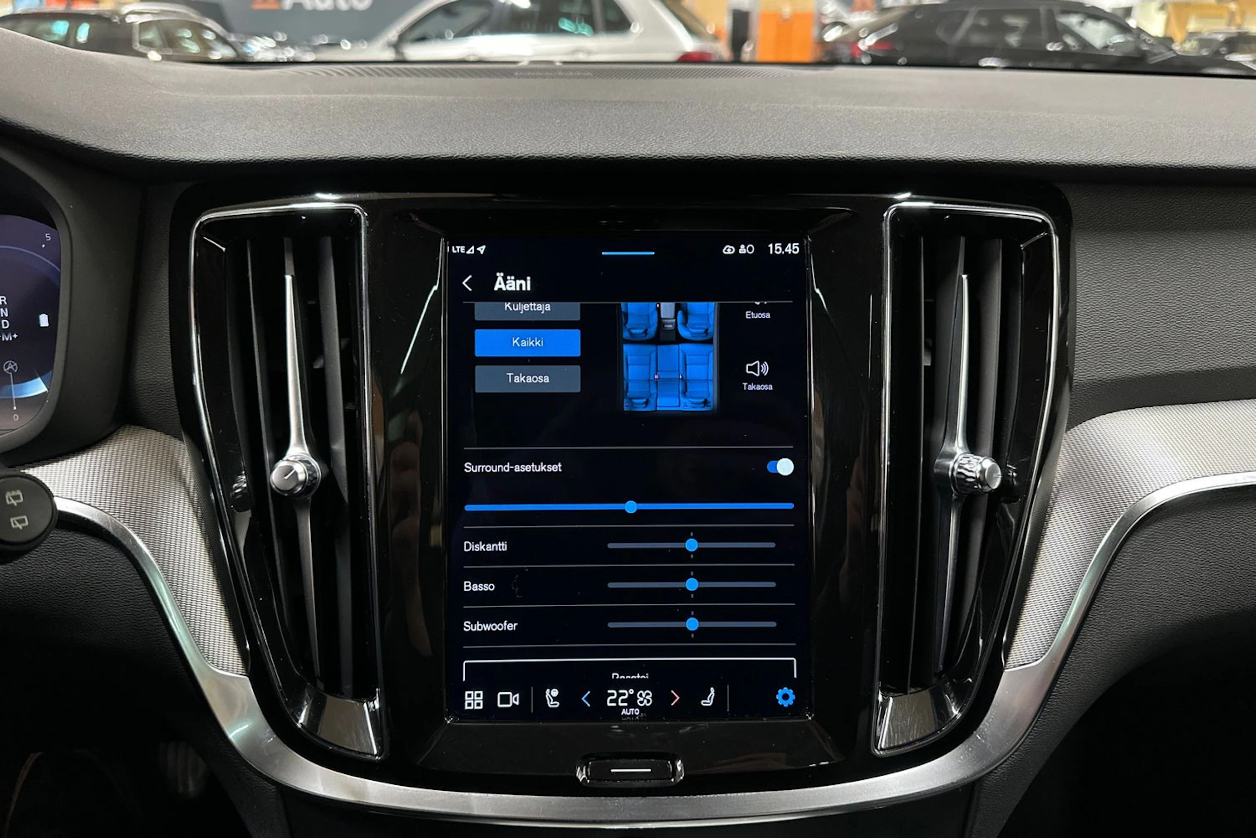 harmaa Volvo V60 Cross Country 2023 kuva 17.