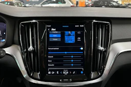 harmaa Volvo V60 Cross Country 2023 kuva 17.