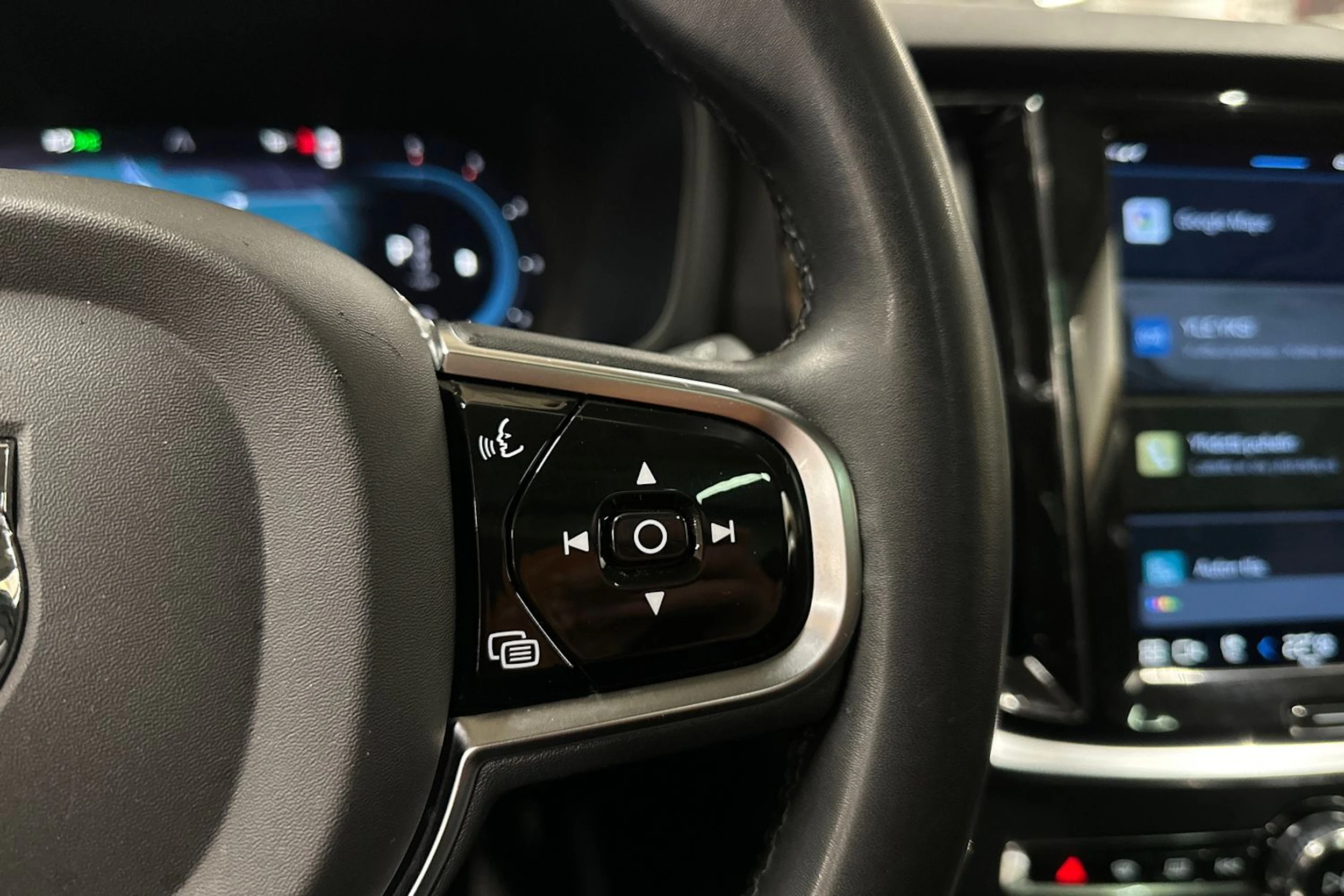 harmaa Volvo V60 Cross Country 2023 kuva 25.