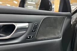 harmaa Volvo V60 Cross Country 2023 kuva 26.