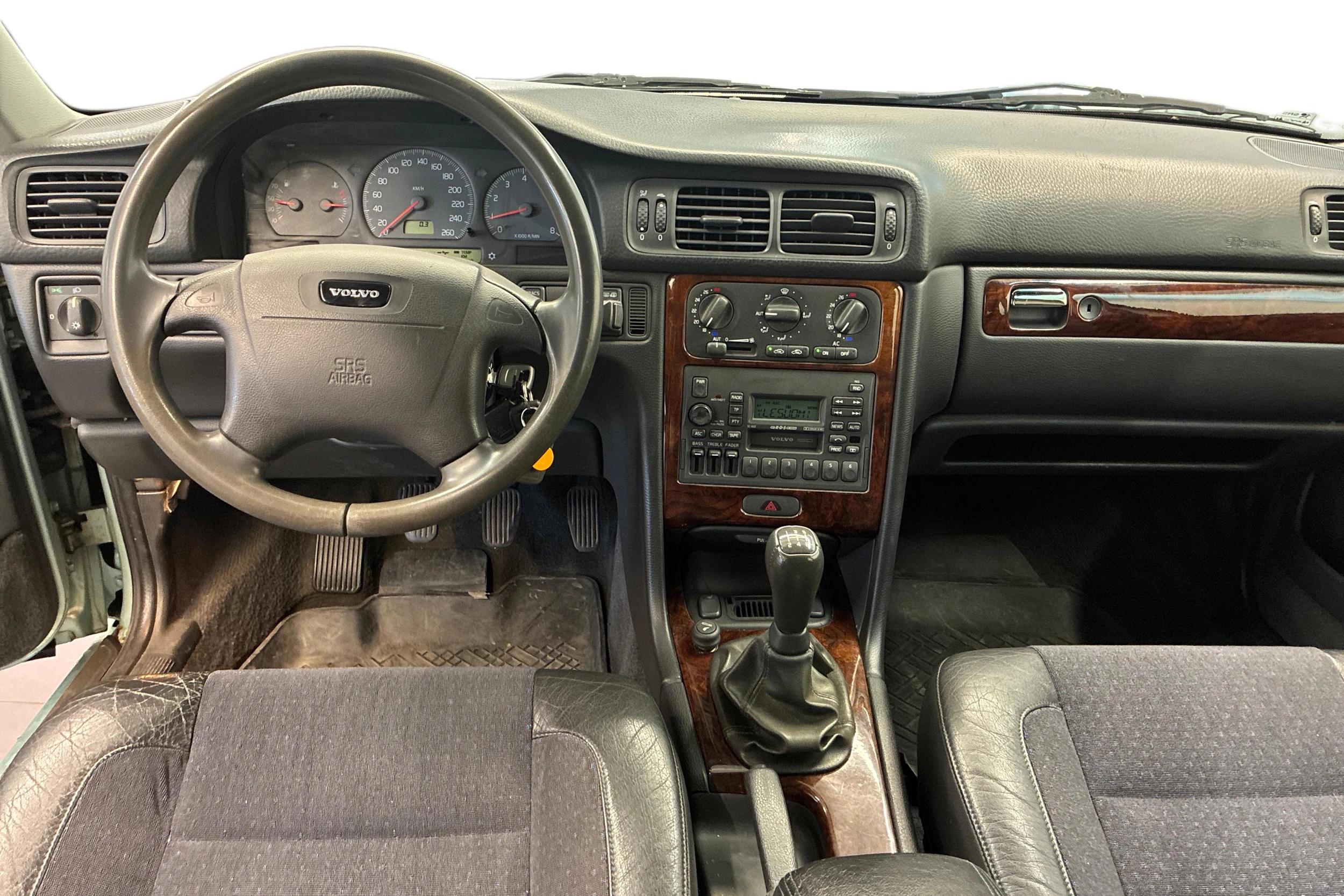 turkoosi Volvo V70 1997 kuva 7.