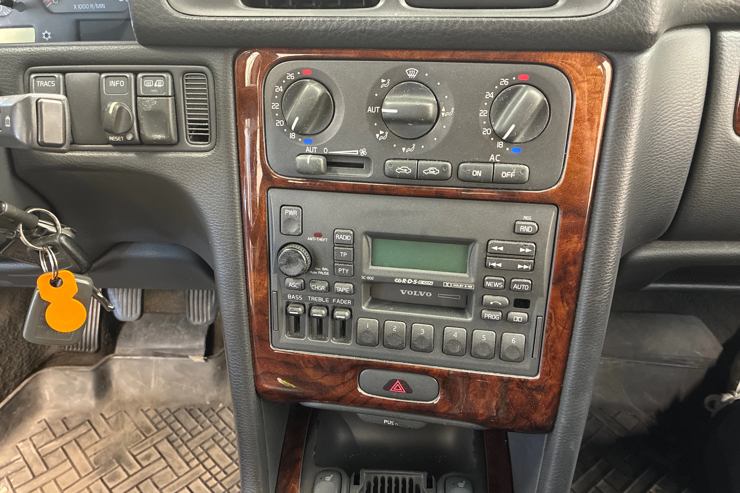 turkoosi Volvo V70 1997 kuva 16.