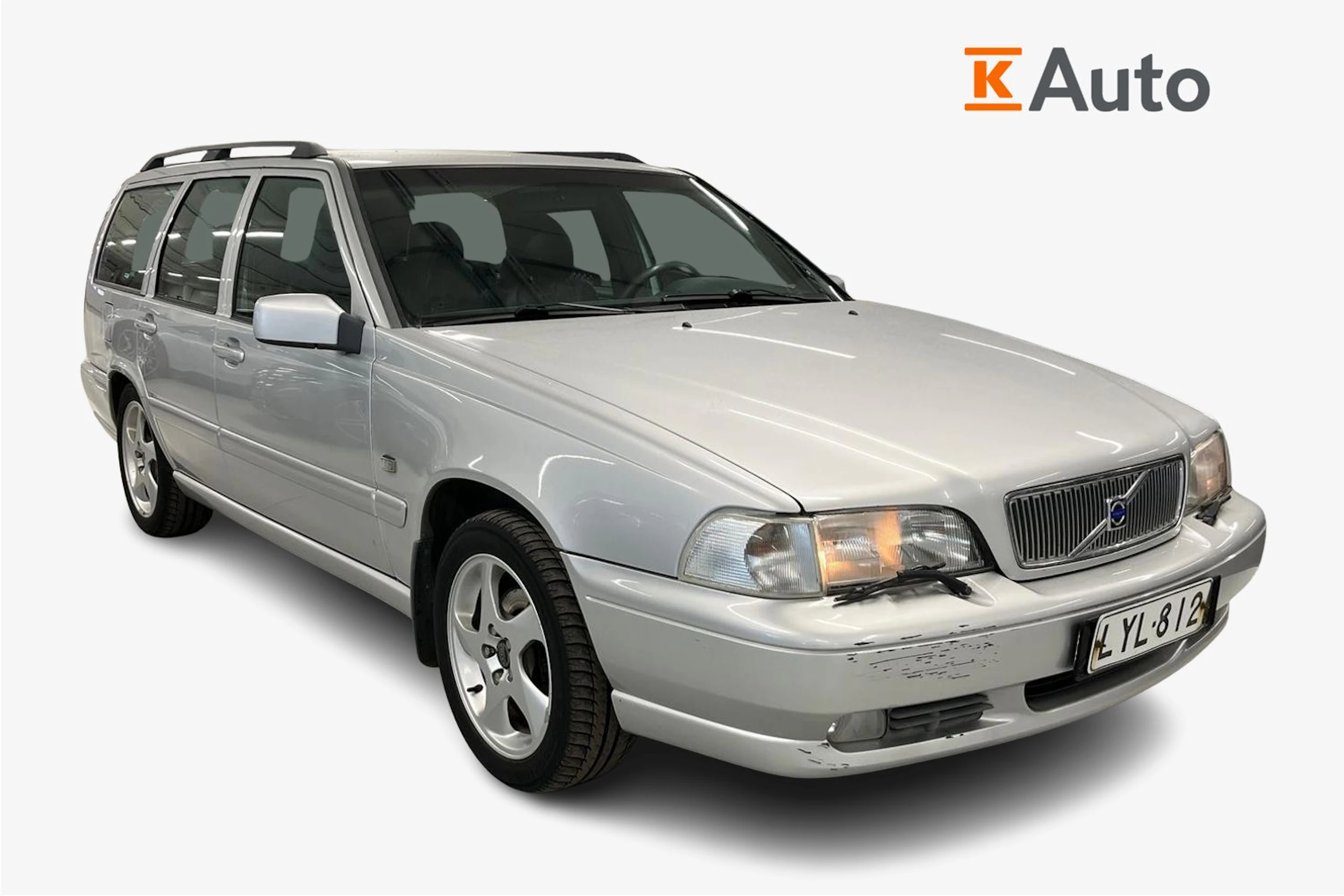 Harmaa Volvo V70 2000 kuva 1.