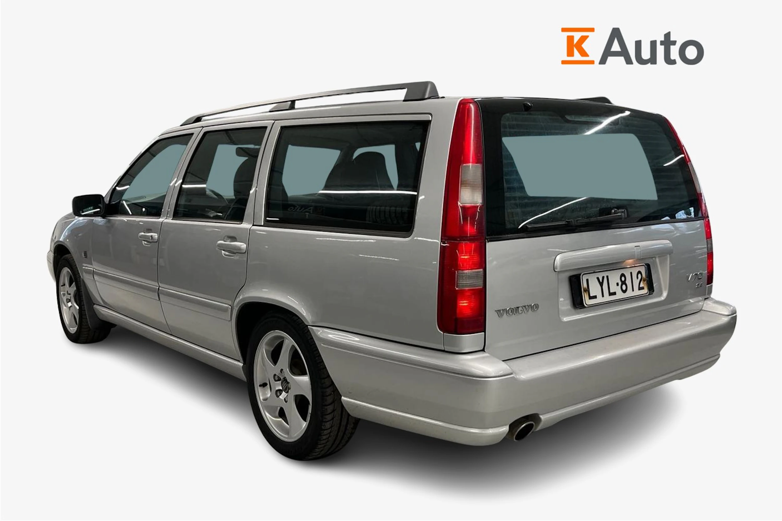 Harmaa Volvo V70 2000 kuva 2.