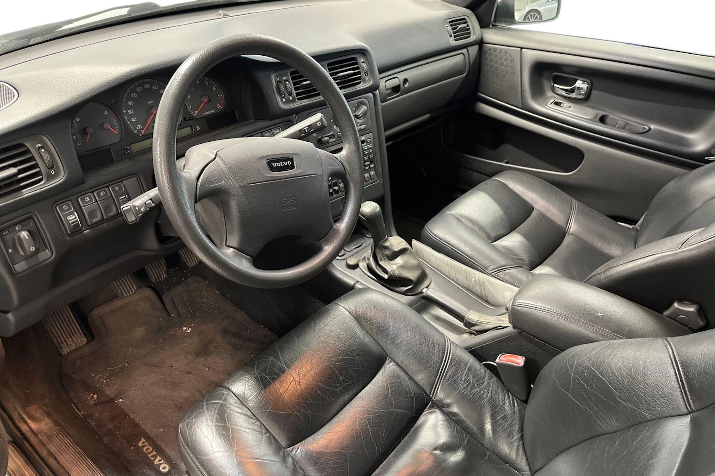 Harmaa Volvo V70 2000 kuva 3.