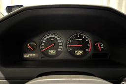 harmaa Volvo V70 2001 kuva 16.