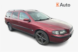 Punainen Volvo V70 2004 kuva 1.