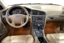 sininen Volvo V70 2005 kuva 9.