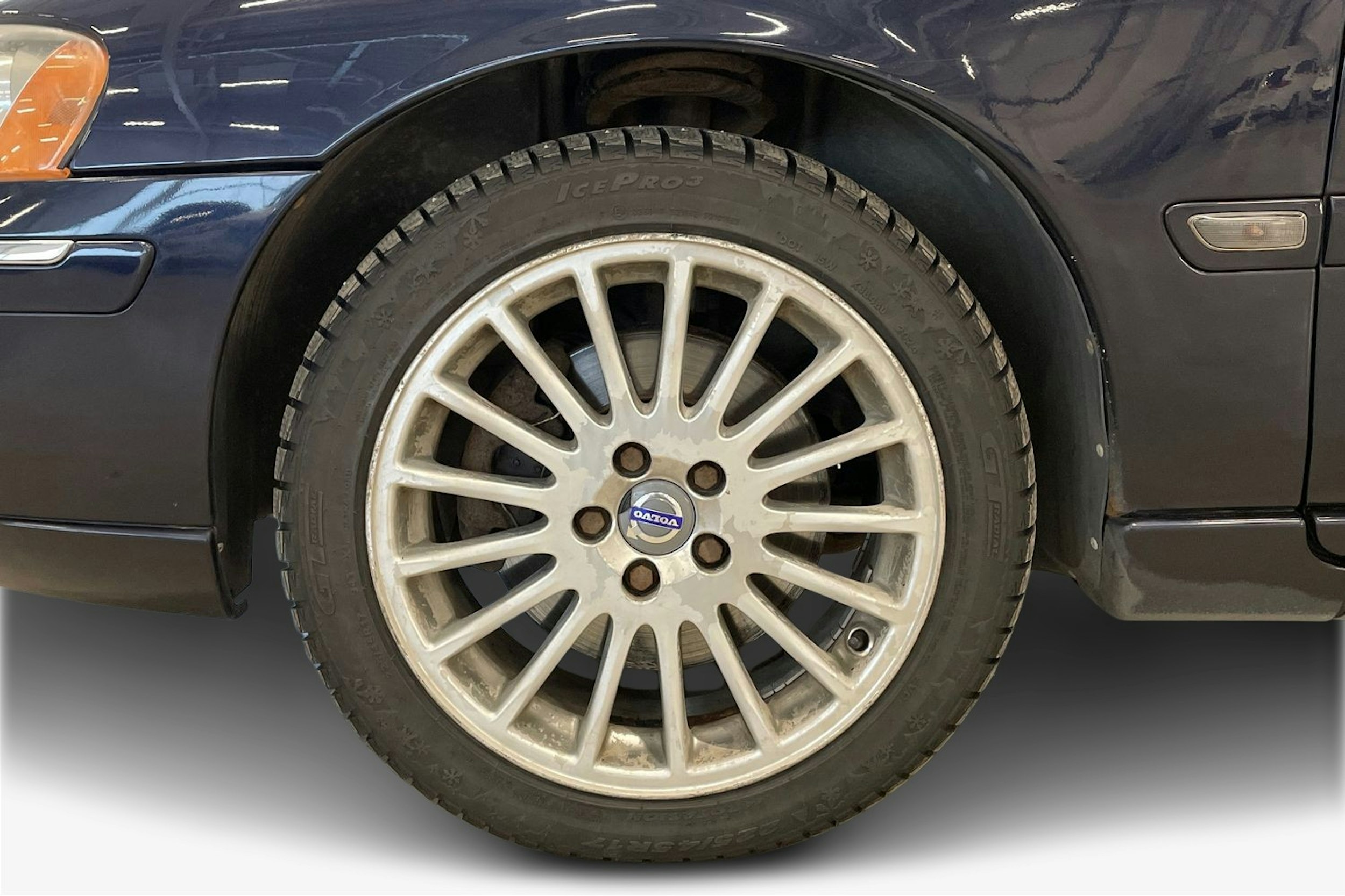 sininen Volvo V70 2005 kuva 11.