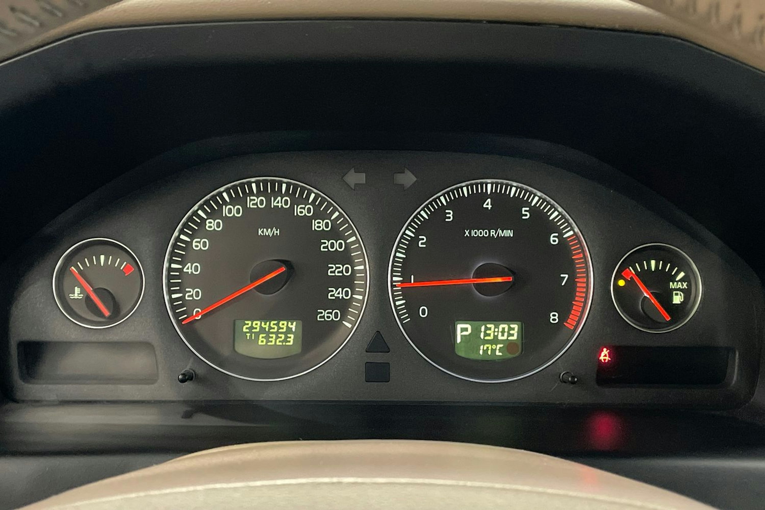 sininen Volvo V70 2005 kuva 16.