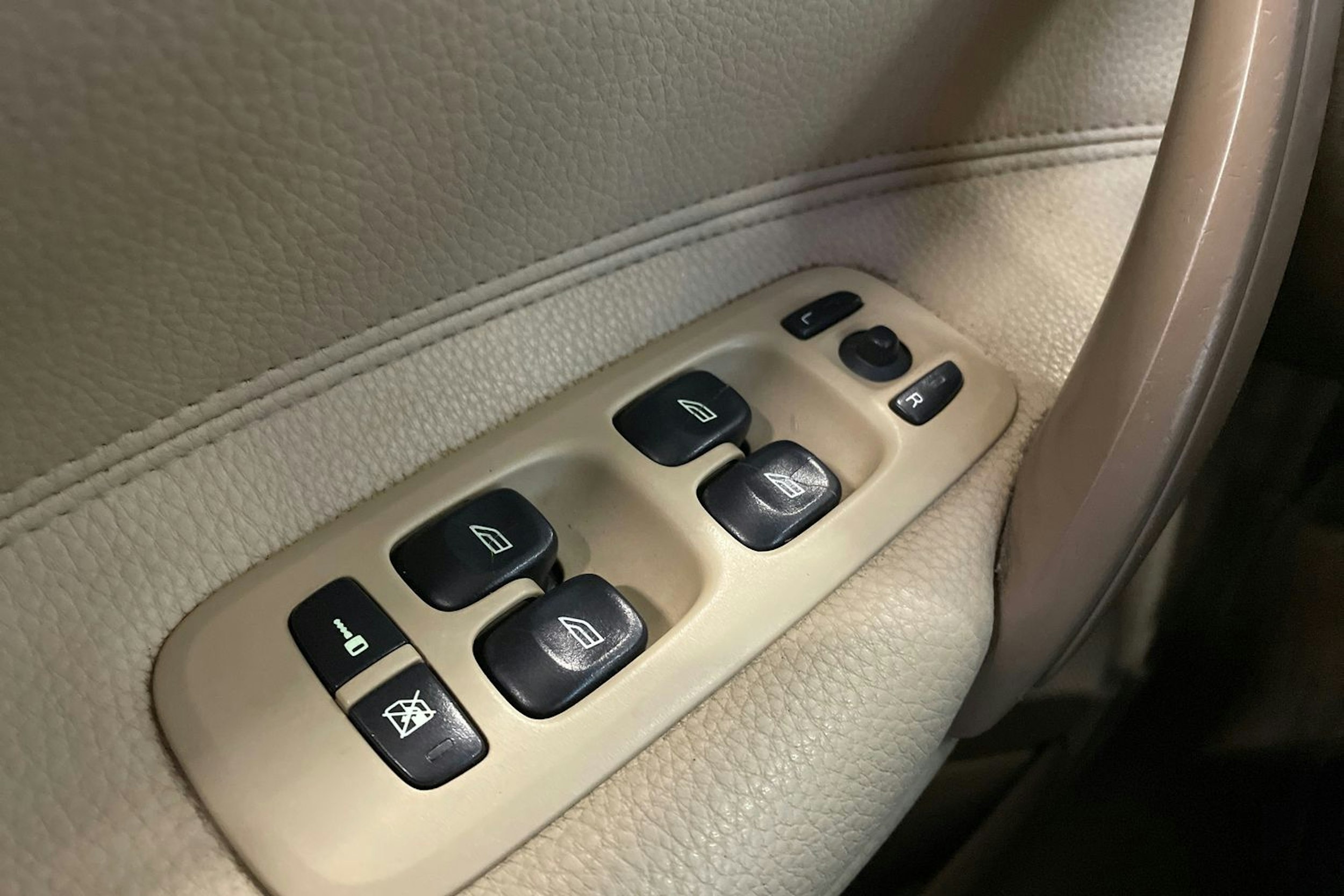 sininen Volvo V70 2005 kuva 20.