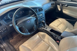 Musta Volvo V70 2004 kuva 6.