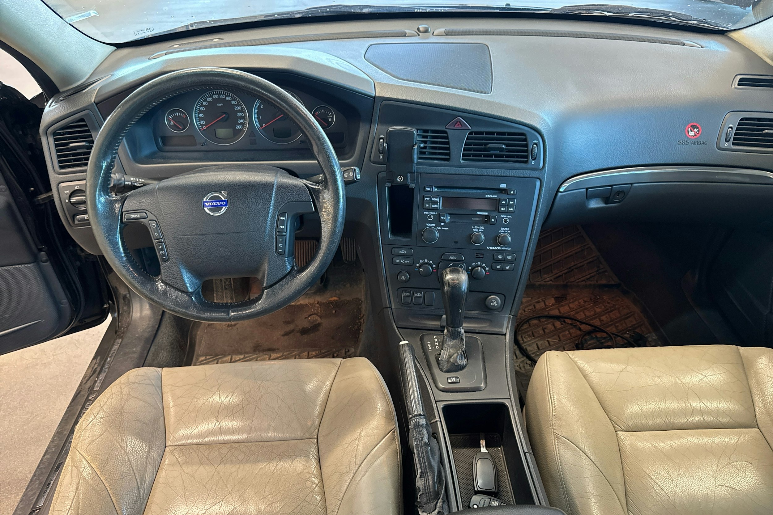Musta Volvo V70 2004 kuva 7.