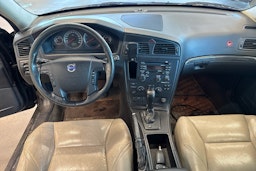Musta Volvo V70 2004 kuva 7.