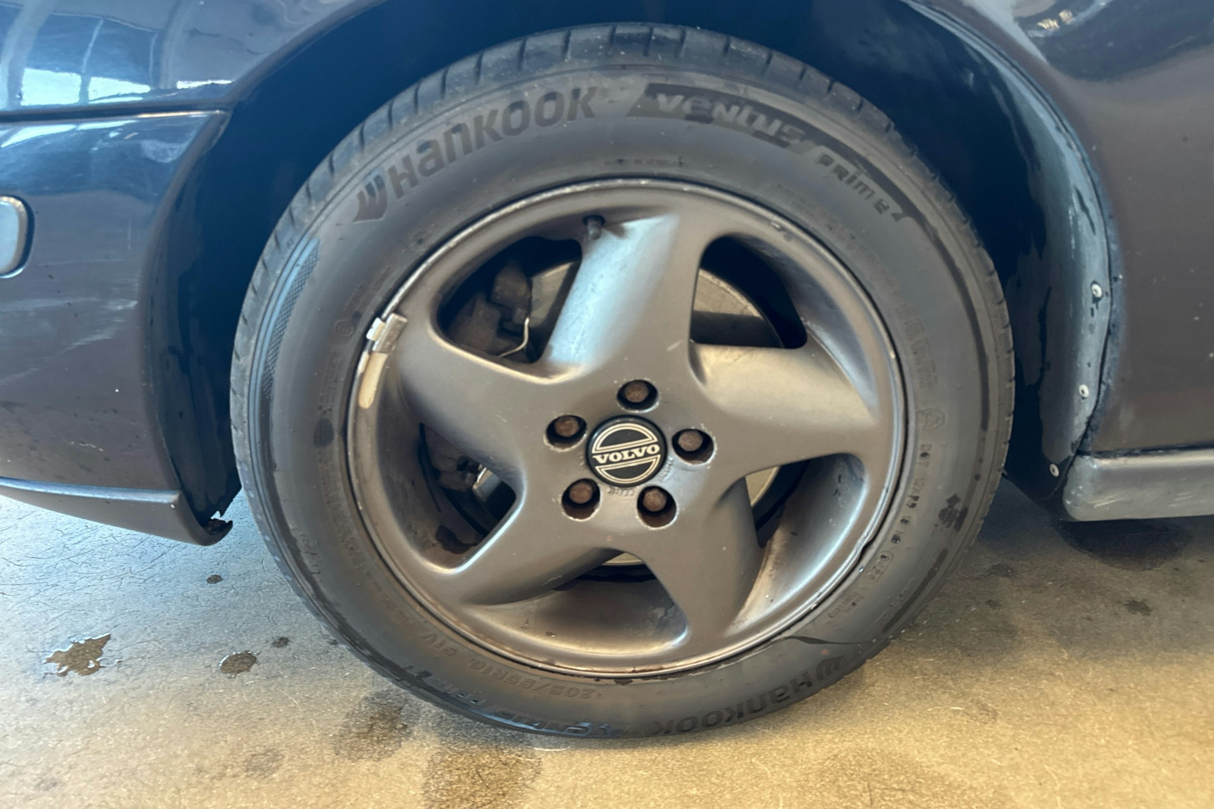 Musta Volvo V70 2004 kuva 9.