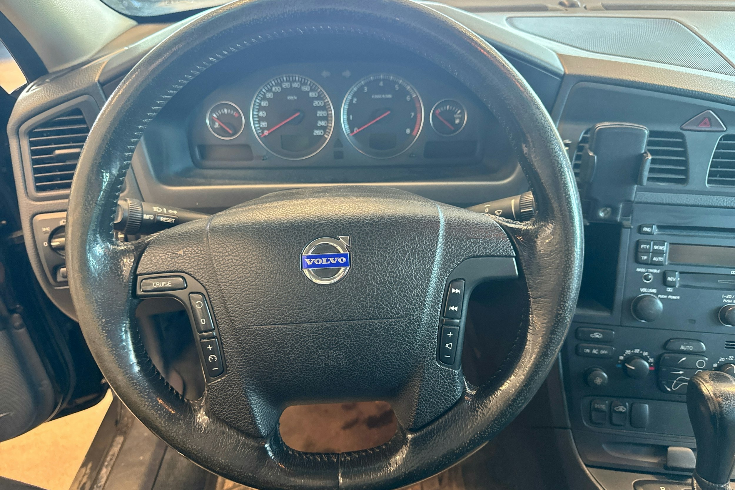 Musta Volvo V70 2004 kuva 11.