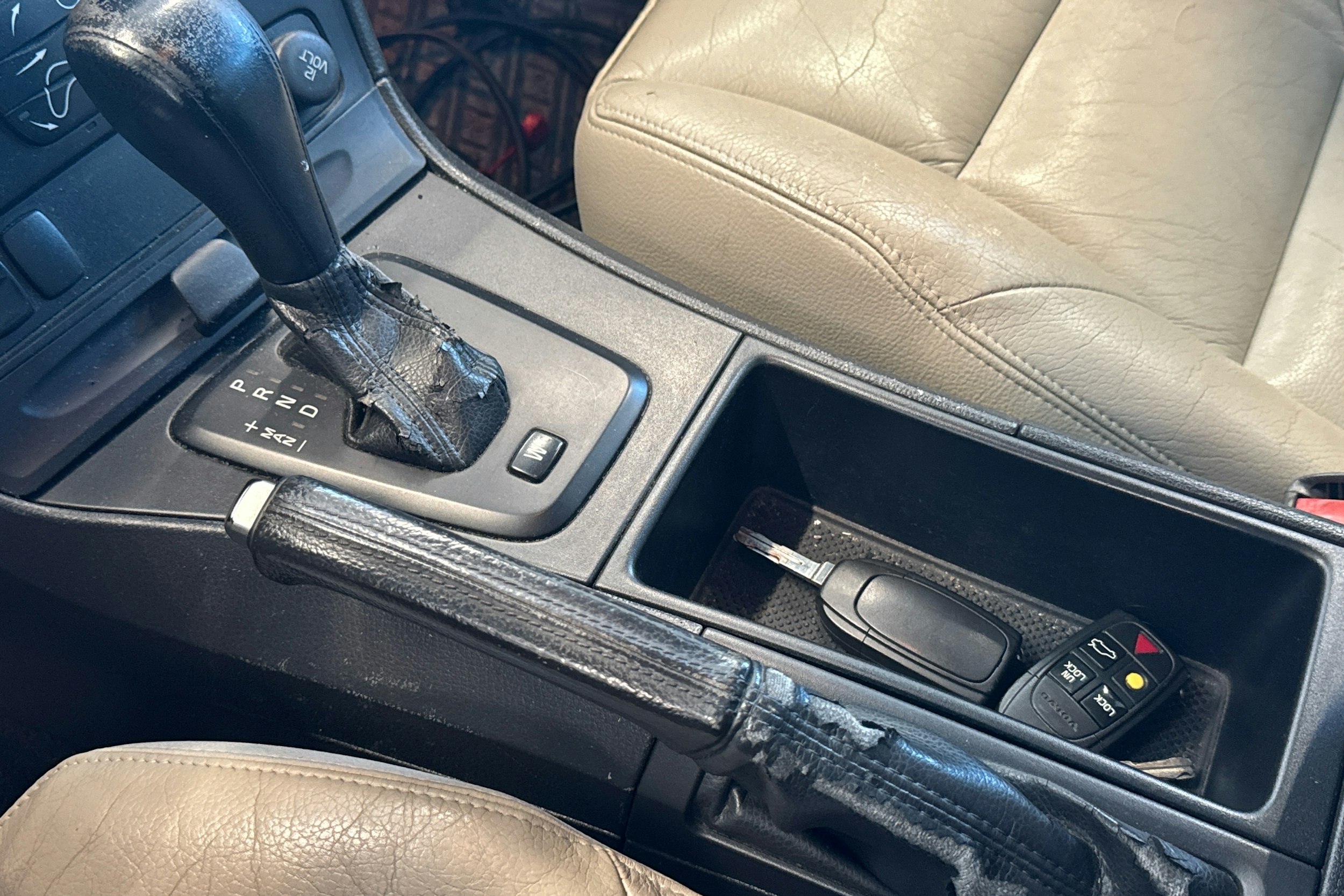 Musta Volvo V70 2004 kuva 15.