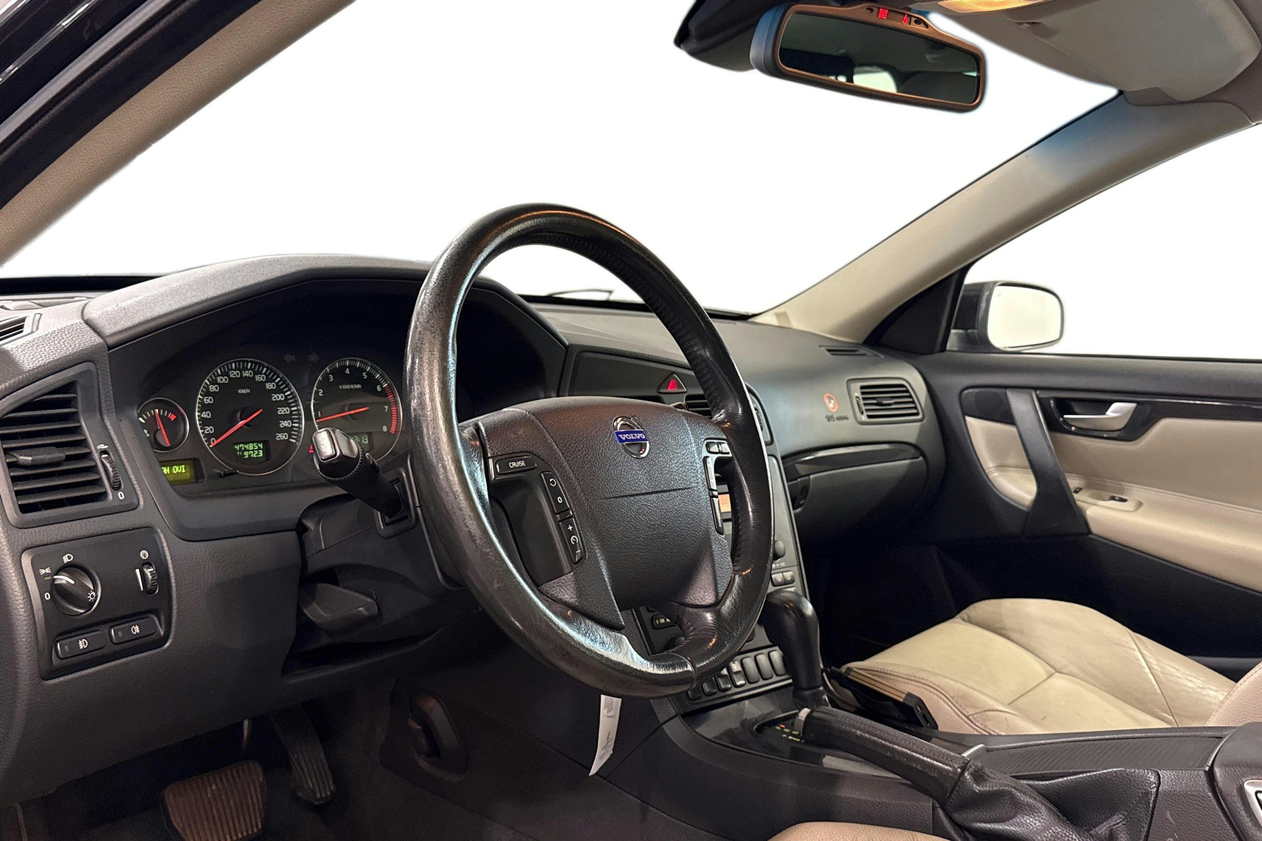 musta Volvo V70 2004 kuva 7.