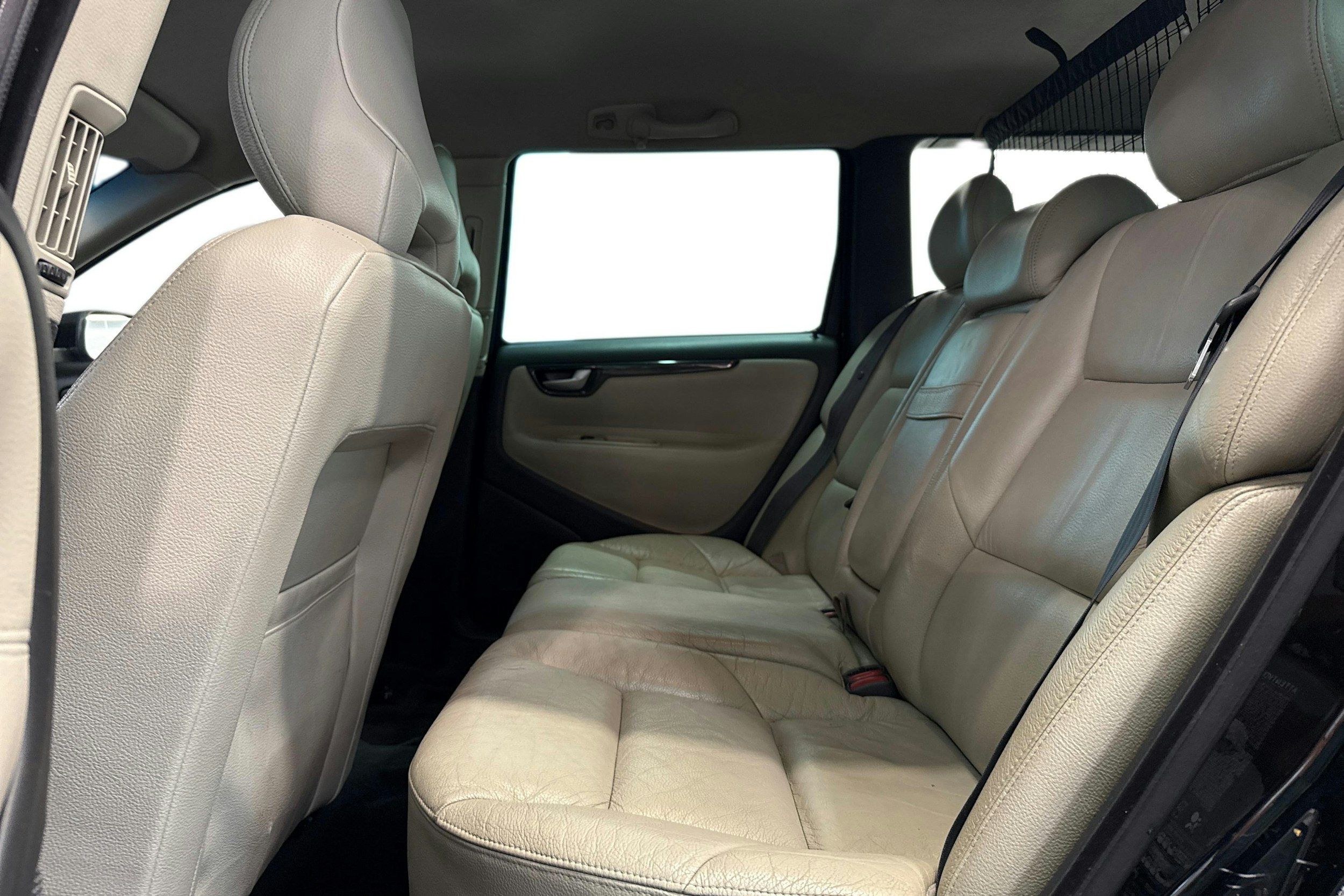 musta Volvo V70 2004 kuva 10.