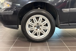 musta Volvo V70 2004 kuva 13.