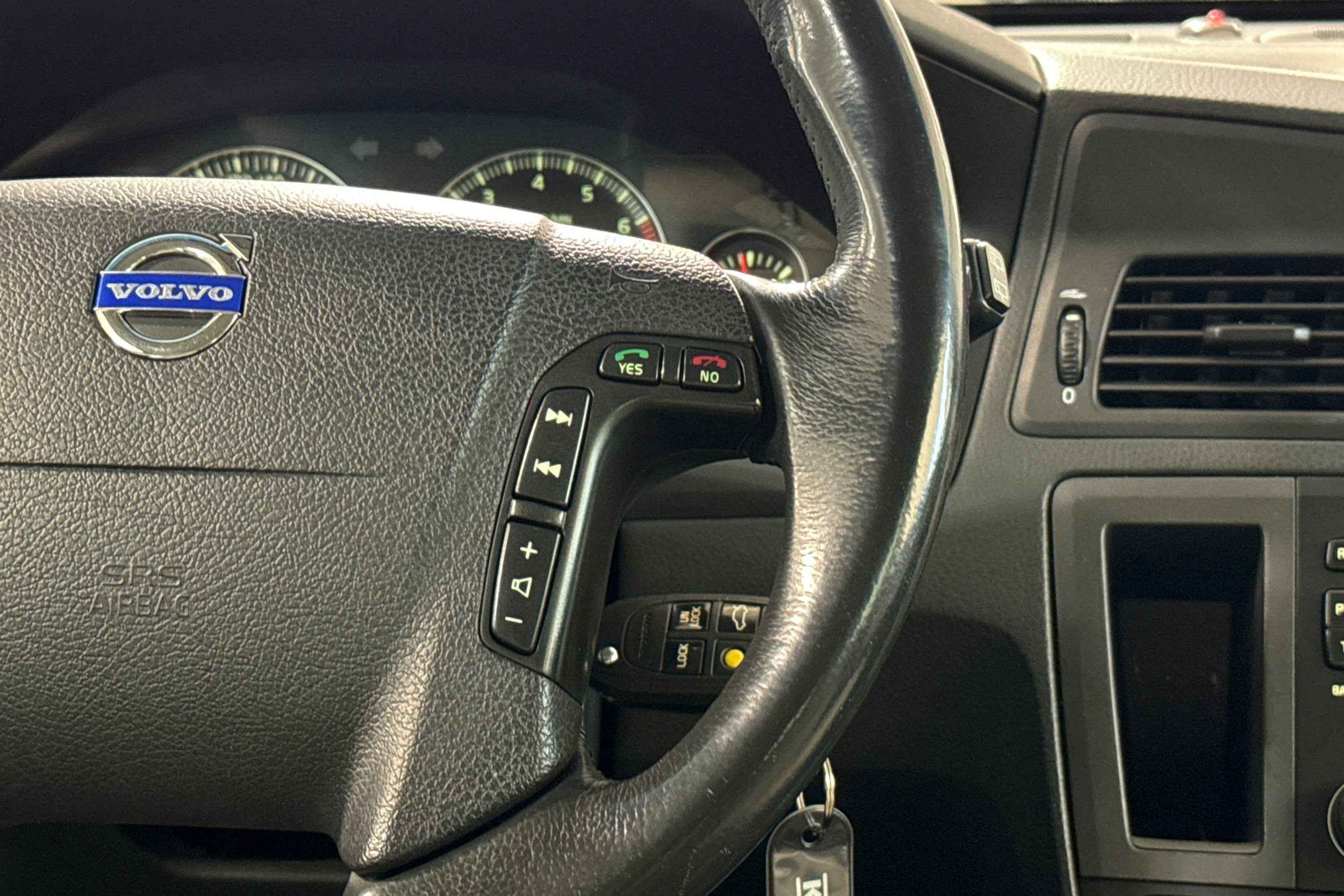 musta Volvo V70 2004 kuva 17.