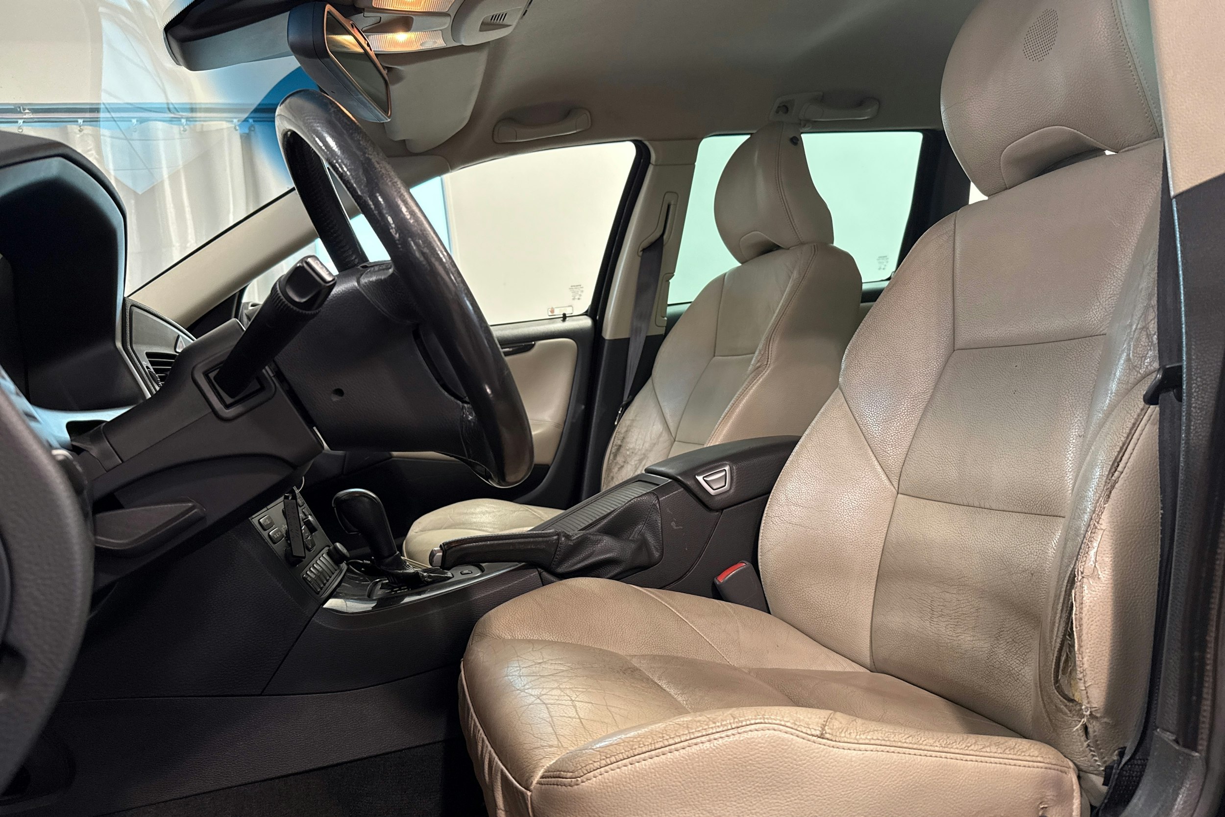 musta Volvo V70 2004 kuva 21.
