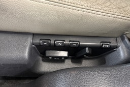 musta Volvo V70 2004 kuva 22.