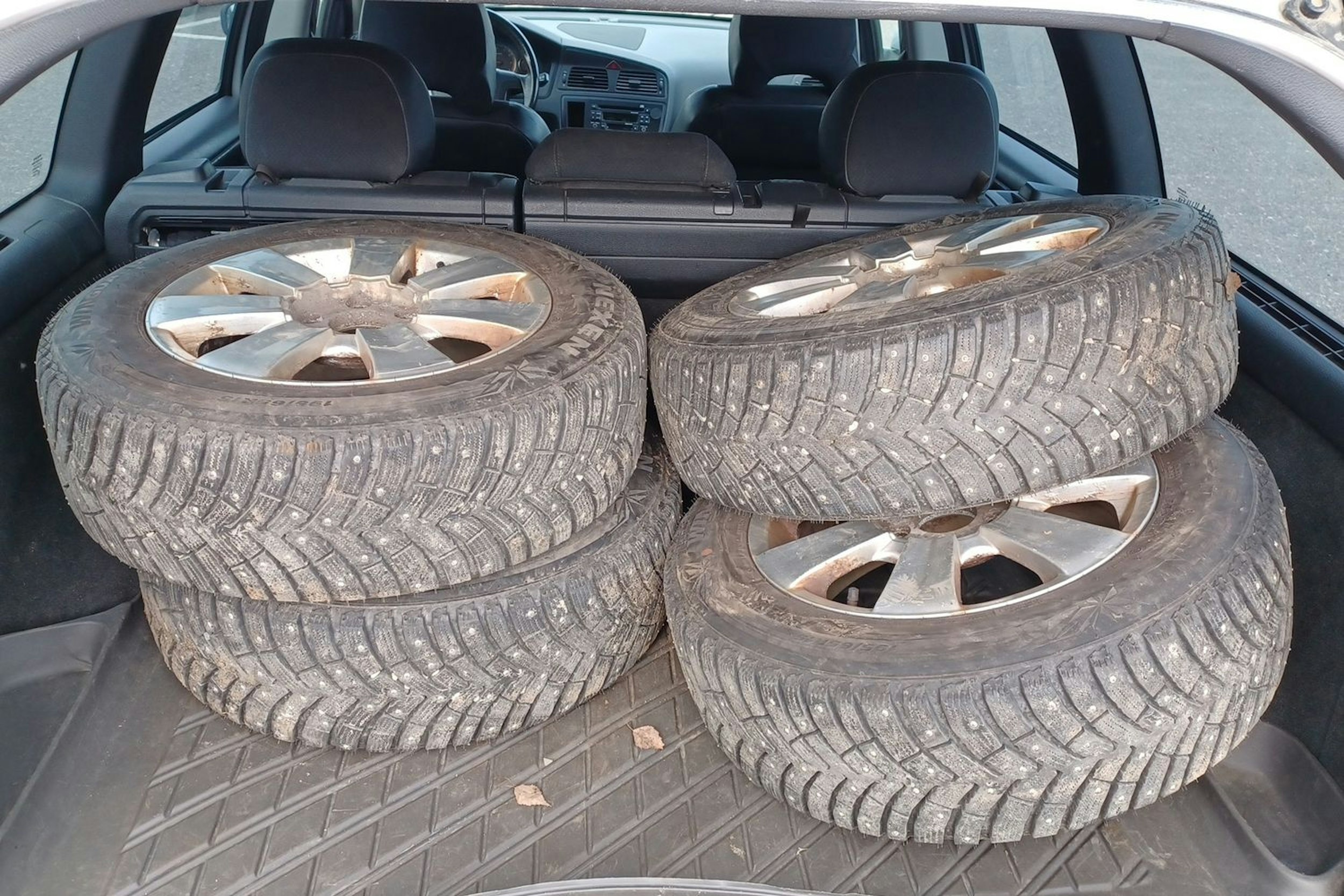 Hopea Volvo V70 2004 kuva 15.