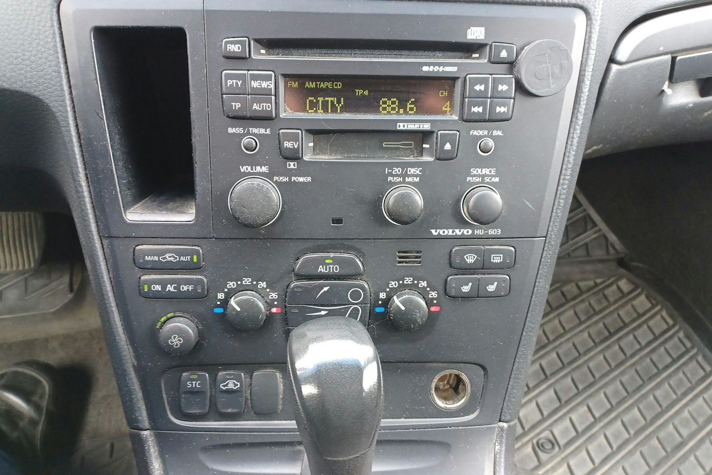Hopea Volvo V70 2004 kuva 22.