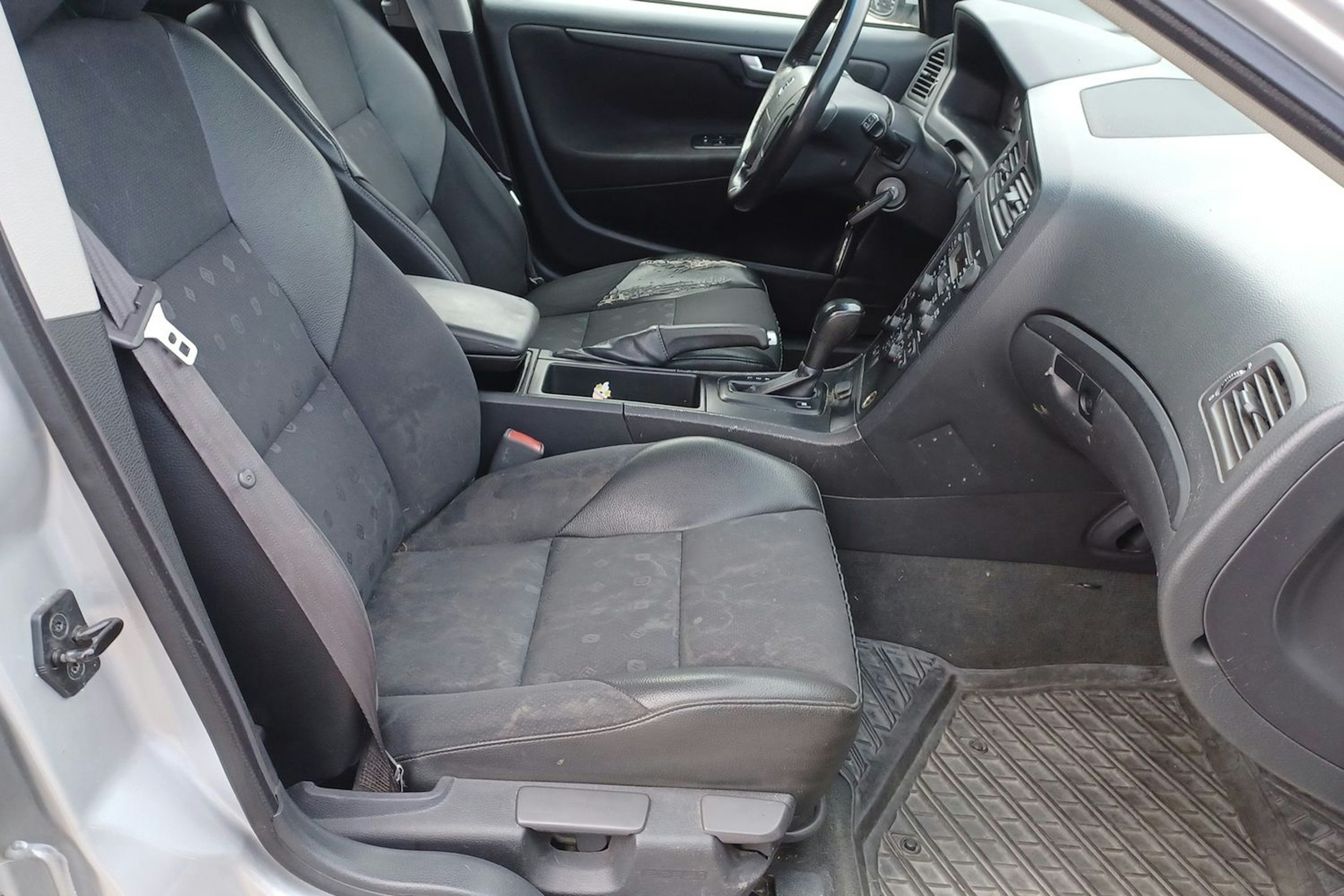 Hopea Volvo V70 2004 kuva 26.