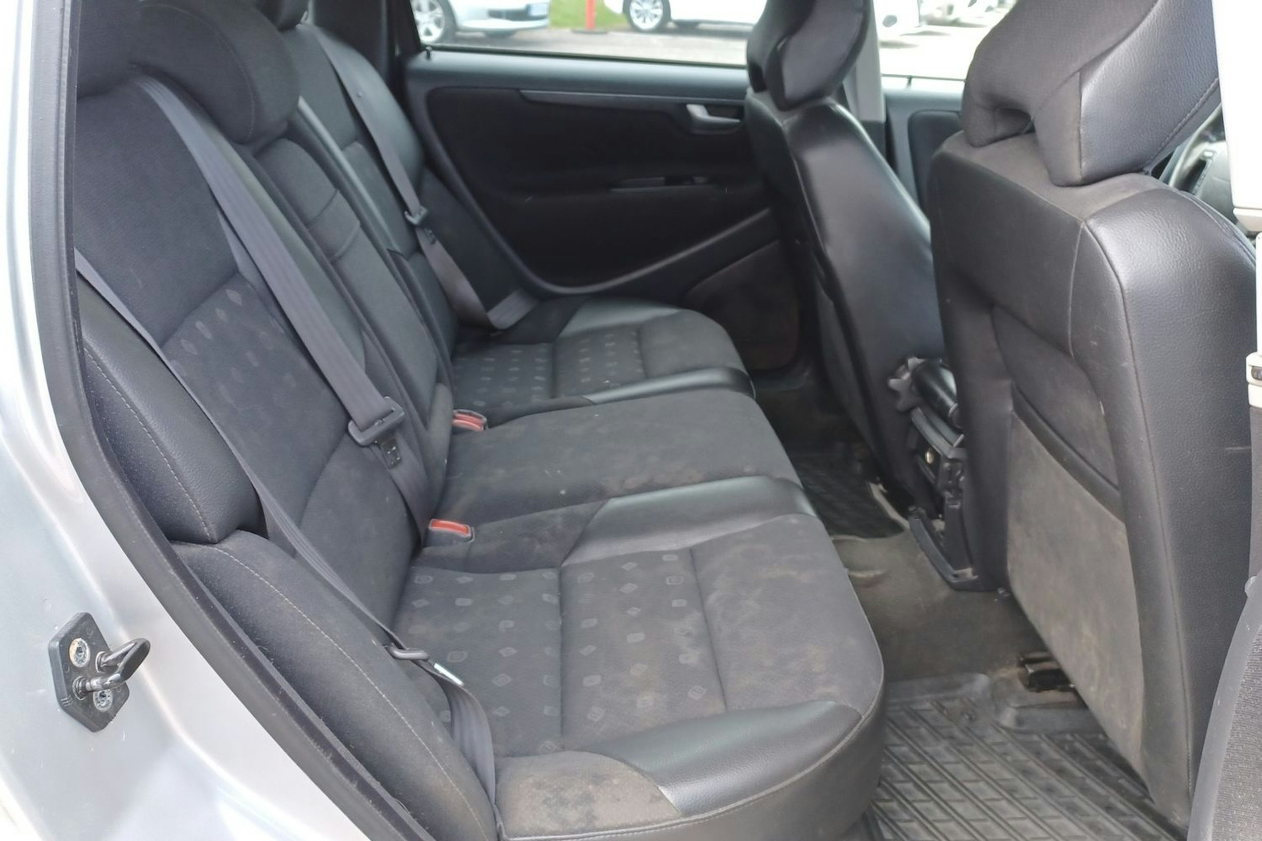 Hopea Volvo V70 2004 kuva 27.
