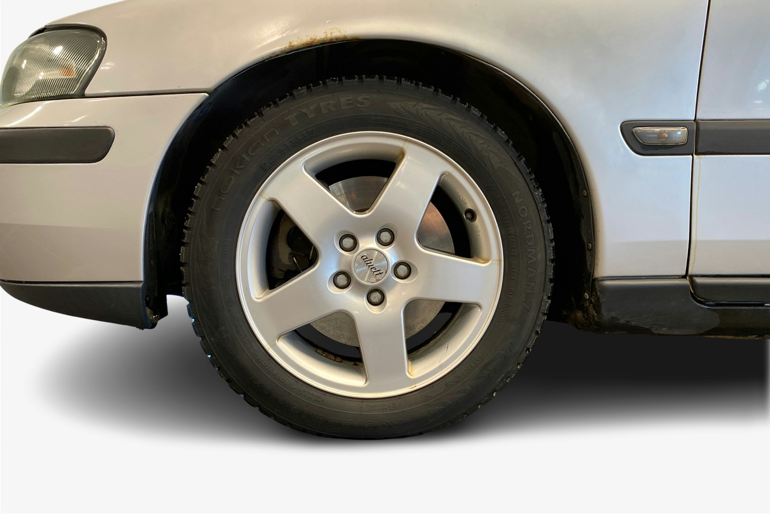 harmaa Volvo V70 2004 kuva 9.