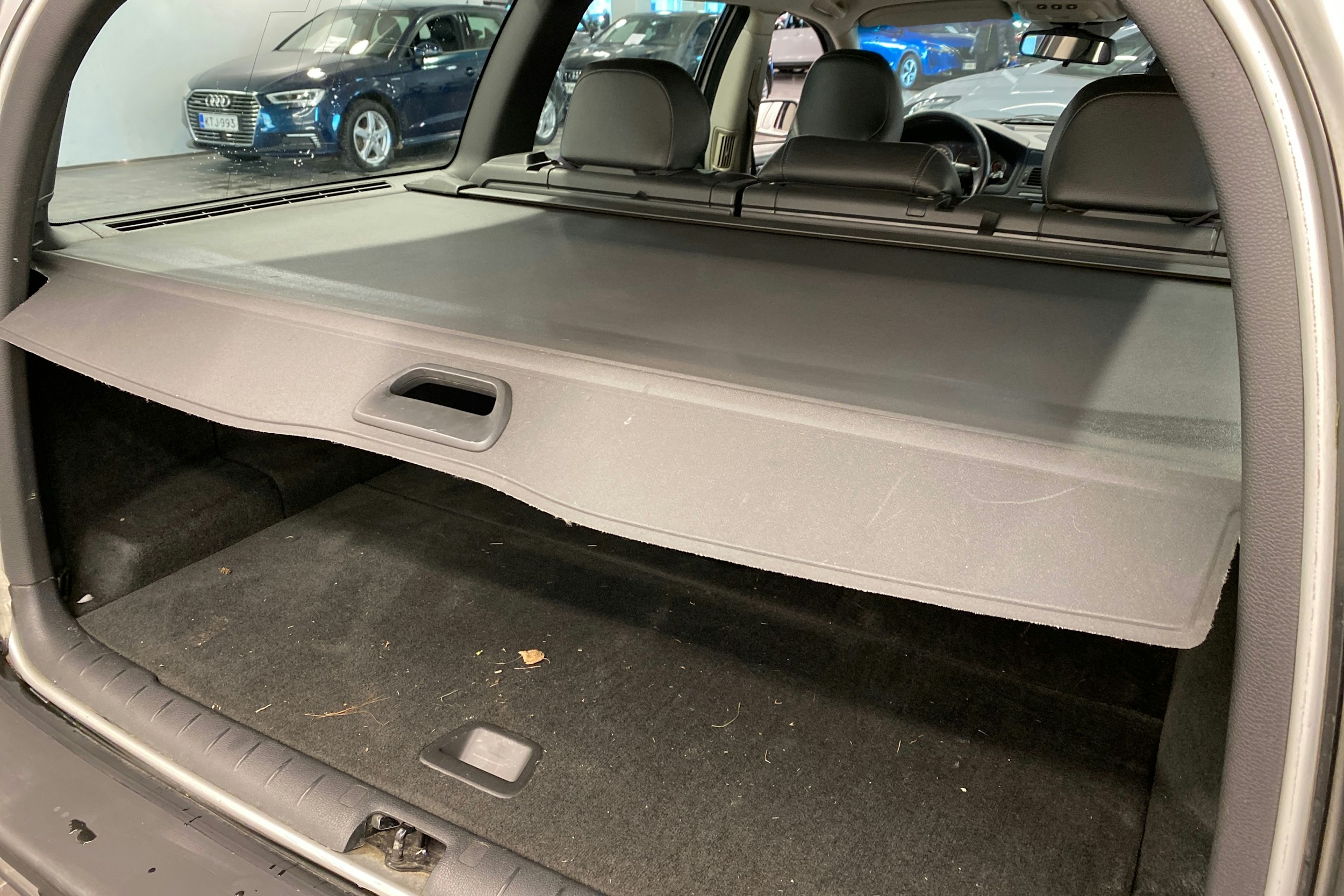 harmaa Volvo V70 2004 kuva 19.