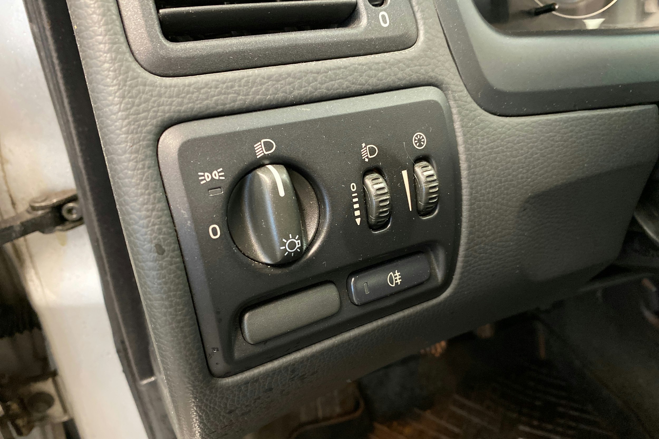 harmaa Volvo V70 2004 kuva 26.