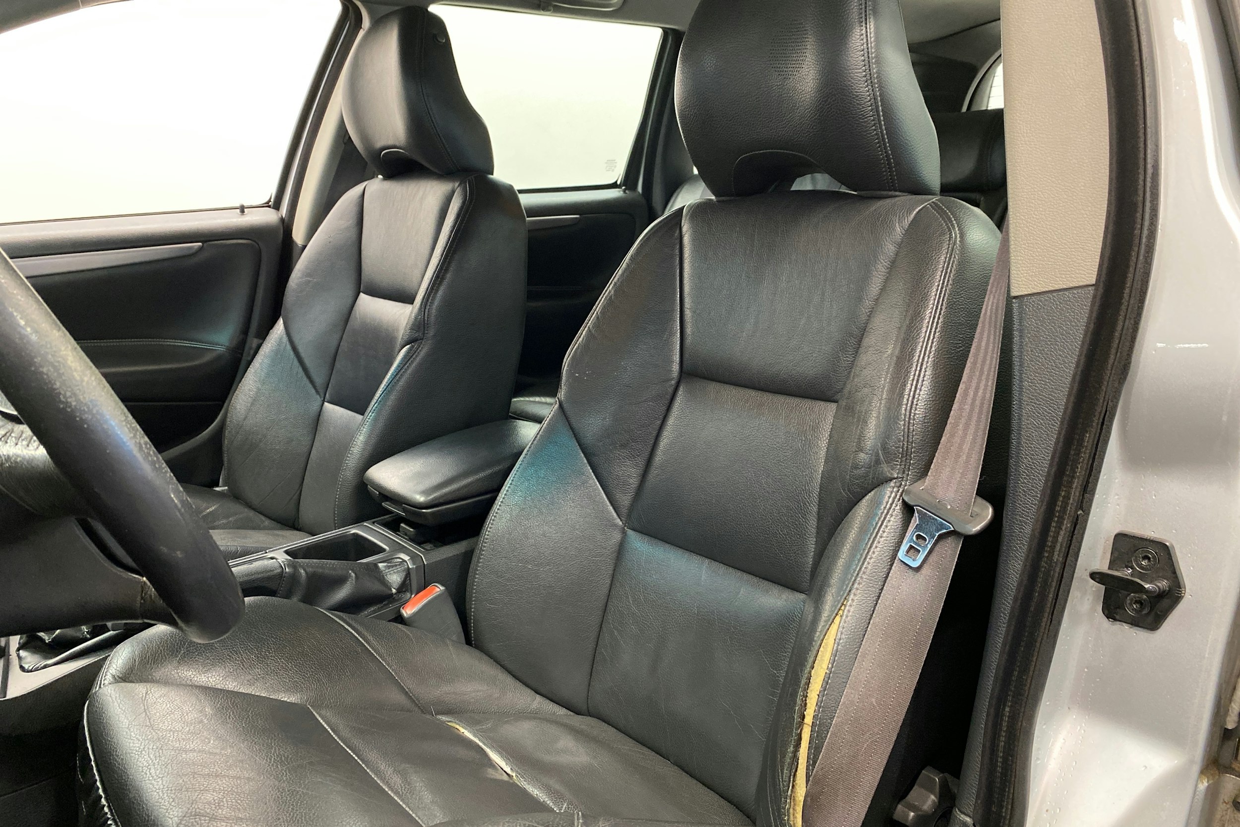 harmaa Volvo V70 2004 kuva 27.