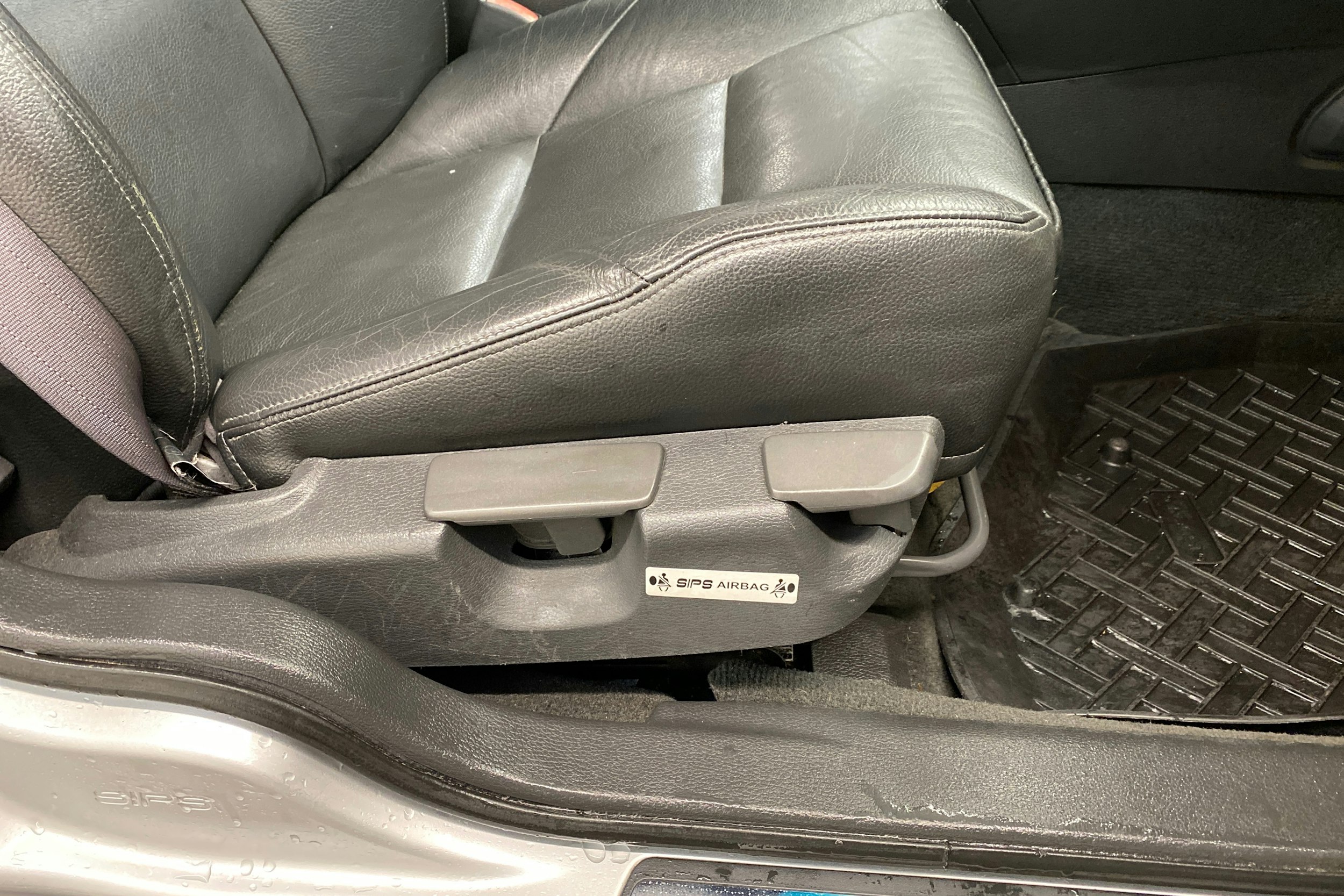 harmaa Volvo V70 2004 kuva 28.