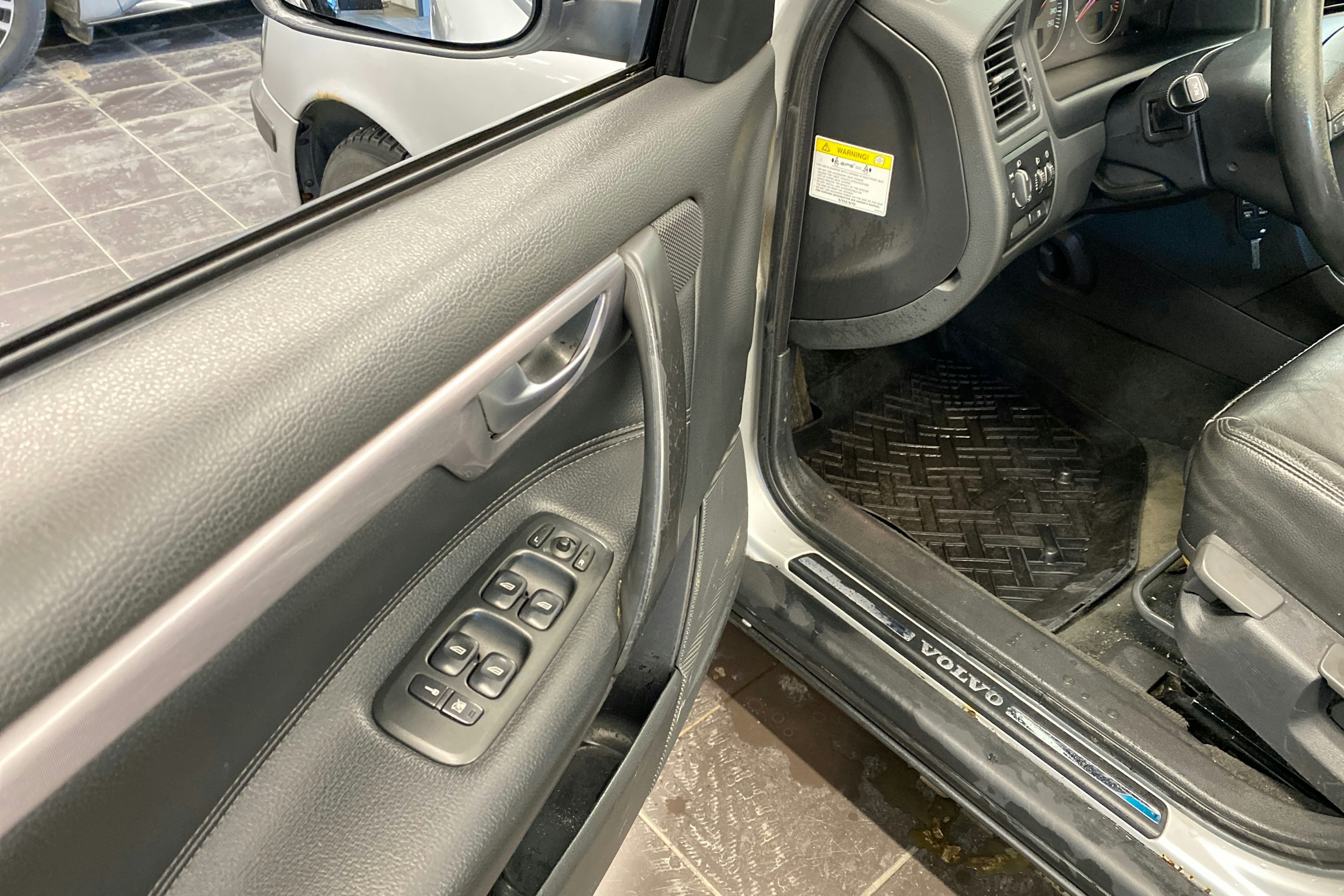 harmaa Volvo V70 2004 kuva 30.