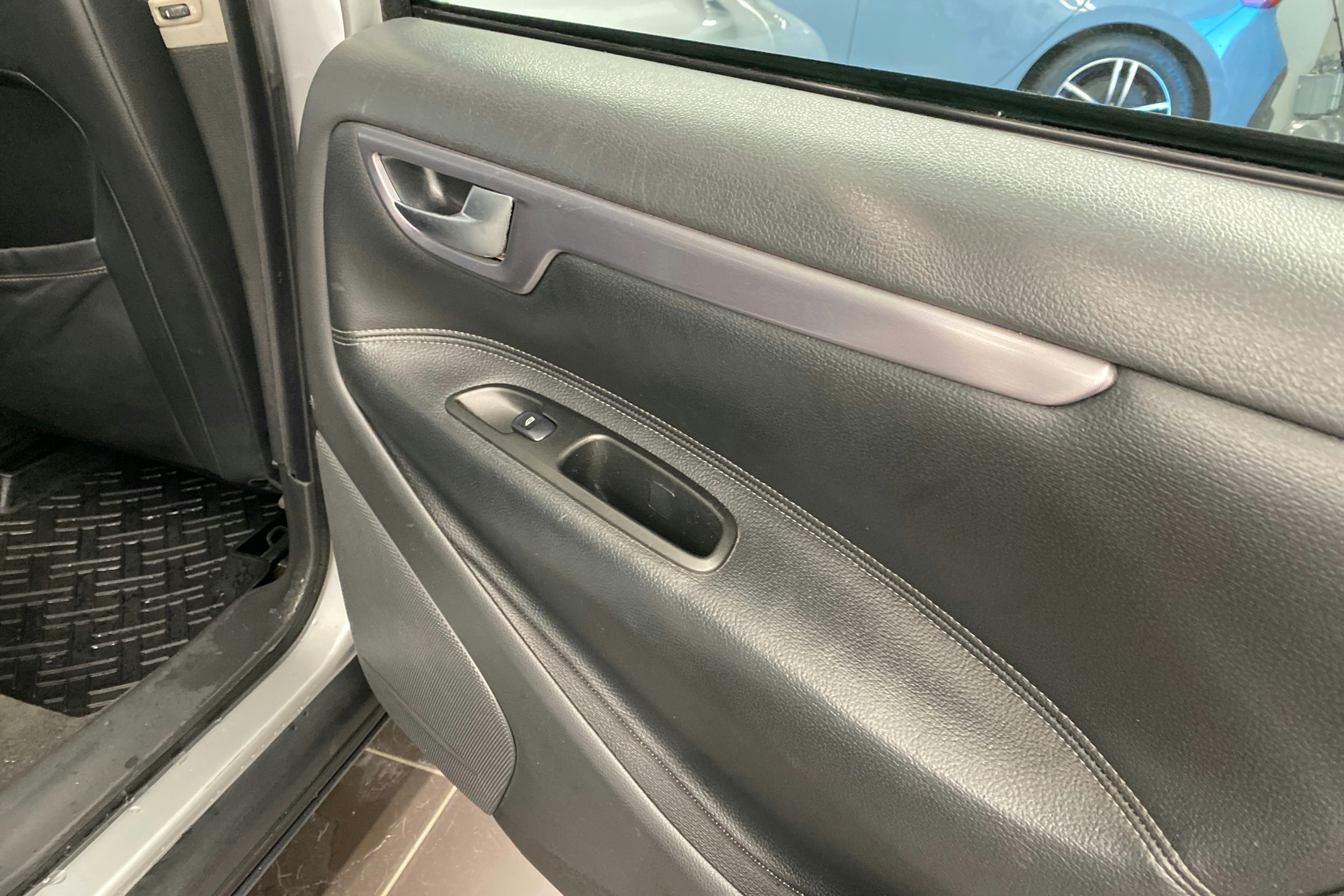 harmaa Volvo V70 2004 kuva 33.