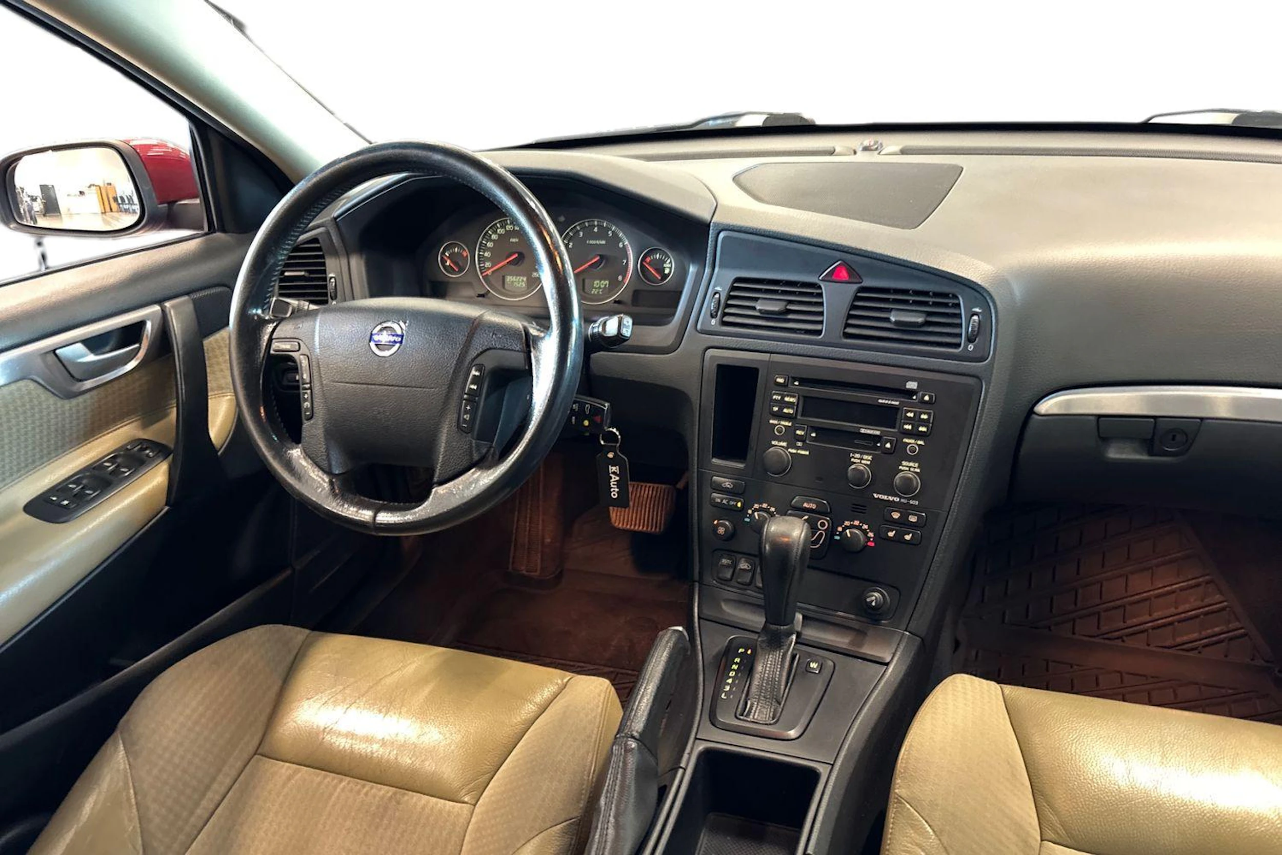 punainen Volvo V70 2003 kuva 7.