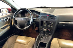 punainen Volvo V70 2003 kuva 7.